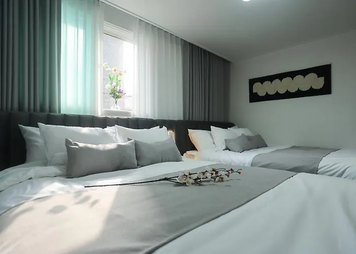 Sunshine House Hongdae Villa